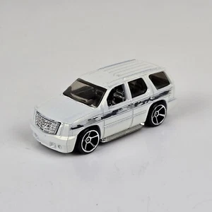 Hot Wheels 2007 '07 Cadillac Escalade Collectible 1/64 Scale Diecast - Picture 1 of 8