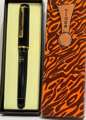 Pluma Estilográfica Pilot Tiger 600 Negra Acanalada y Dorada - Plumín F - Años 70 - Nueva-Antigua-Stock Foto 1 de 4