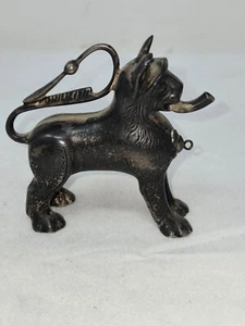 FIGURINA ACCENDINO LAMPADA OLIO PROFUMO TAVOLO ACQUAMALINA LEONE ARGENTO VINTAGE - Foto 1 di 6