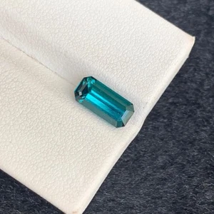 2 kt augenreiner smaragdgrüner Indicolith natürlicher Turmalin aus Afghanistan - Bild 1 von 10