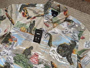 Reyn Spooner Godzilla Classic Button Front Aloha Hawaiian Shirt Size Small NWT - Picture 1 of 8