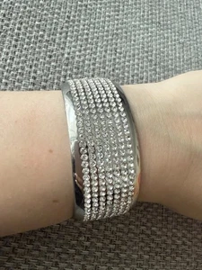 Brazalete color plata con diamantes - Imagen 1 de 4