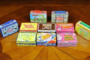 Lote de 10 MINI LONCHERAS DE HOJALATA TOOTSIE POP Botones de Caramelo CHERRY SOURS - Imagen 1 de 1