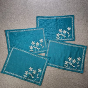 Vintage Teal Linen Placemats White Floral Embroidery Mid Century Style Set of 8 - Picture 1 of 4