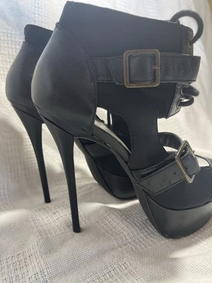 Zapatos de tacón alto BEBE - Talbot - talla 7M negros con correa al tobillo Foto 1 de 4