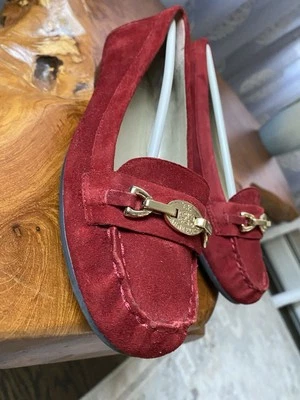 Mocasines de gamuza rojos para mujer Anne Klein iflex zapatos para conducir talla 6 medallón dorado Foto 1 de 4