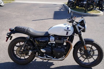 Triumph Street Twin 2018  Foto 1 de 4