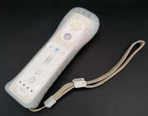Genuine Nintendo Wii Motion Plus Remote and Silicone Cover - Picture 1 of 4