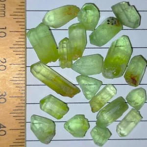 Lote de paquetes sueltos naturales piedras preciosas ásperas cristales peridoto Forsterite 53ct - Imagen 1 de 6
