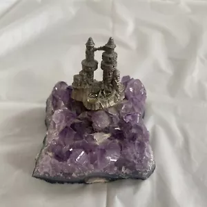 SAMMLERSTÜCK ZINNSCHLOSS AUF AMETHYST KRISTALL - Bild 1 von 6