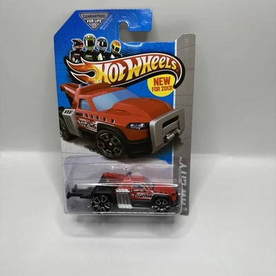 Camión de remolque Hot Wheels Repo Duty HW City 2013 rojo nuevo + envío rápido Foto 1 de 4