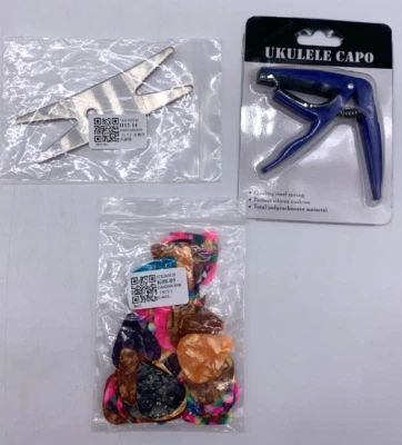 01 Kit with 1 Stainless Steel Guitar Key, 50 Guitar Picks and 1 Ukulele Capo - Image 1 of 4