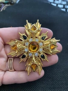 RARE VINTAGE JOAN RIVERS AMBER TOPAZ RHINESTONE MALTESE CROSS STARBURST BROOCH - Picture 1 of 3