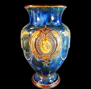 LOVELY, VERY LARGE, DOULTON ARTWARE VASE with FINE SPRIGGING - Picture 1 of 13