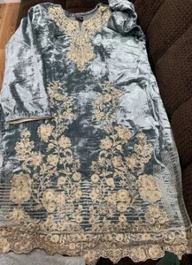 pakistani/ indian velvet formal suit. party/wedding/mehndi wear - Picture 1 of 3