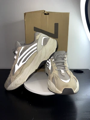 Adidas Yeezy Boost 700 V2 “Crema” - Talla 13 (US) con Caja Original Foto 1 de 4