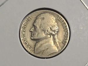 1951 P Philadelphia Jefferson Nickel 5c Coin - Picture 1 of 2