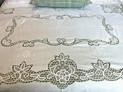 优质刺绣花卉镂空贴花桌布白色假日桌亚麻 — 第 1/4 张图片