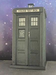 Figura 2nd Doctor Who TARDIS The War Games Caja Policía Blanco y Negro B&M - Imagen 1 de 10