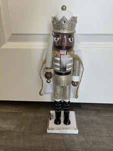 2023 Wondershop Target African American Gold Soldier Guard Holz Nussknacker - Bild 1 von 5