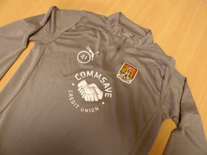 NORTHAMPTON TOWN FC | 41 | REUBEN WYATT | 1/4 ZIP TRAINING TOP 2024-2025 | Gr. M - Bild 1 von 5