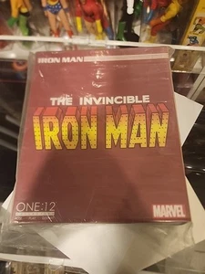 Figura Mezco One:12 Collective THE INVENCIBLE IRON MAN NRFB Marvel Man Cave - Imagen 1 de 3
