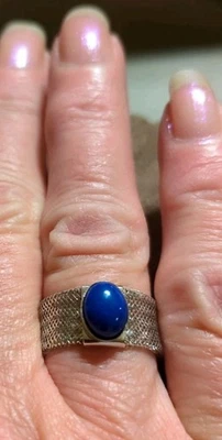 Hermoso anillo elástico de lapislázuli azul de oro blanco de 14k Foto 1 de 4