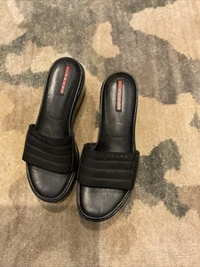 SANDALIAS PRADA PLATAFORMA CUÑA NEGRAS TALLA 37.5 ITALIA CON LOGO - Imagen 1 de 7