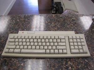 Vintage Apple M0487 Macintosh Keyboard II - LR1 - Picture 1 of 7