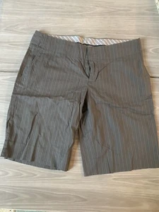 GAP Size 4 Womens Shorts Chinos Gray Stripe Stretch Flat Front - Picture 1 of 5