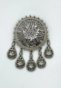 VENDOME Signed Vintage Silver Tone Filigree Dangle Charm Brooch Collectible - Bild 1 von 6