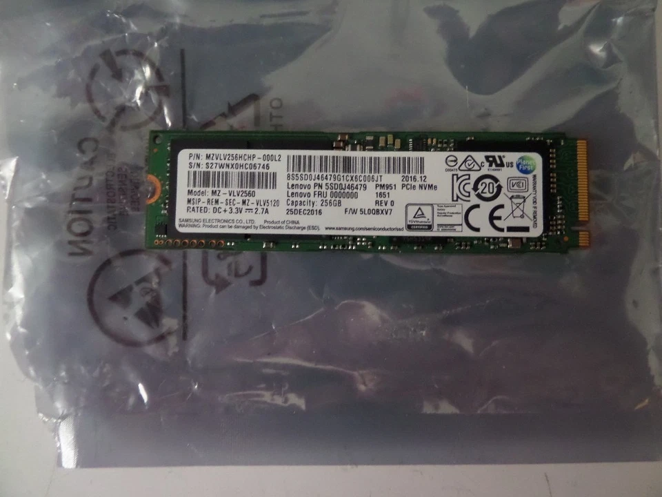 Unidad de estado sólido SSD SAMSUNG 256 GB PCIe NVMe MZ-VLV2560 Foto 1 de 1