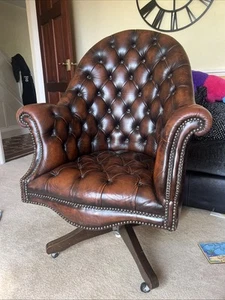 Hillcrest Oak Antique Revolving and Tilting Captain's Office Desk Chair. - Picture 1 of 5