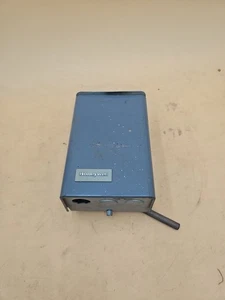 Honeywell L8148E 1000 Aquastat High Limit Relay Boiler Control - Picture 1 of 6