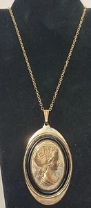 Vintage Avon Gold Tone Cameo Pendant Necklace Bon7-46 - Picture 1 of 8