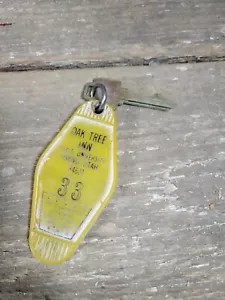 Oak Tree Inn Hotel Motel Room Key Fob with Key Provo Utah 33 Coachmans - Picture 1 of 2