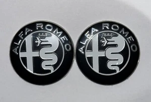 INSIGNIA ALFA ROMEO 74mm X2 147 156 159 brera mito giulietta giulia *blanco y negro* - Imagen 1 de 2