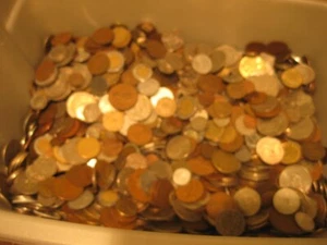 5 pounds of mixed world Coins Bulk Lot G- Unc. - Picture 1 of 3