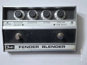 FENDER BLENDER DISTORTION FUZZ PEDAL Excellent Condition - Picture 1 of 6