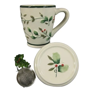 Pfaltzgraff Winterberry geprägter Becher mit Deckel & Teesieb Set Weihnachten  - Bild 1 von 8