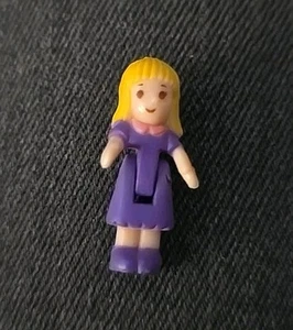 Bambola Polly Pocket vintage anni 90 ricambio figura viola scarpe eleganti lunghe bionde - Foto 1 di 3