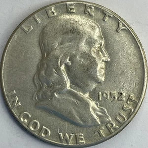 1952 FRANKLIN HALF DOLLAR COIN - Picture 1 of 2