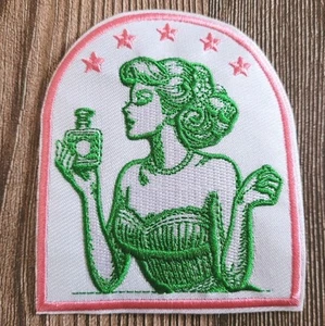 Fancy Lady Retro rosa grün Parfum Witchy bestickt Bügelbild Patch - Bild 1 von 2