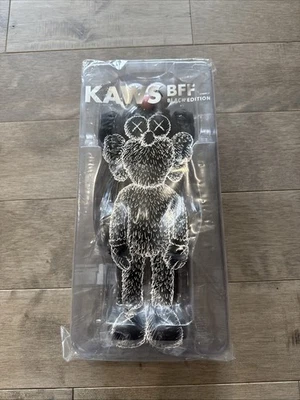 Figura Vinilo 13" KAWS BFF - Negra Sin Abrir  Foto 1 de 4