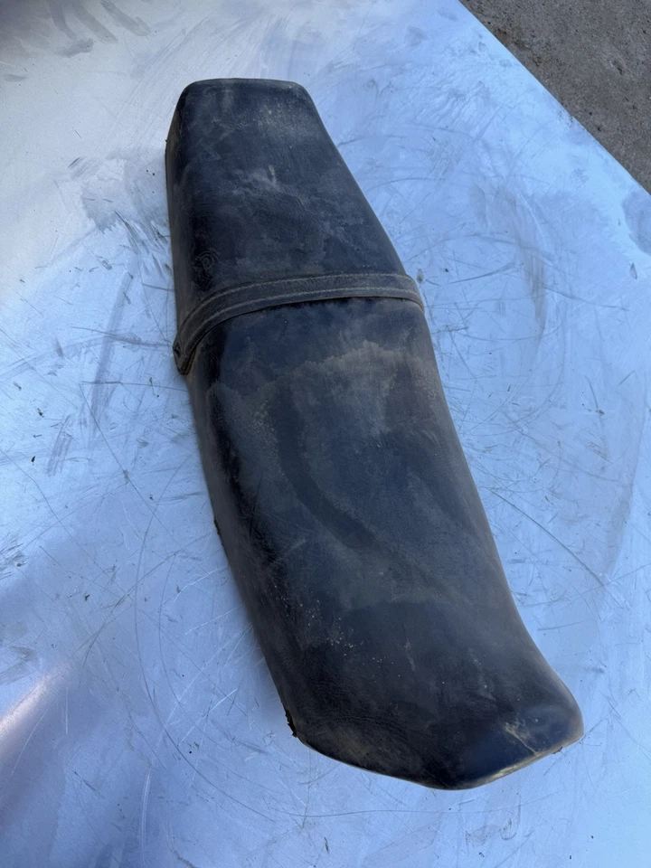 Yamaha SRX250 SRX 250 Base de asiento Cubierta de plástico para pilotos OEM Espuma genuina para conductores Foto 1 de 4