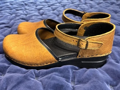 Zuecos Sanita Mary Jane dorados para mujer 39 EE. UU. 8 Foto 1 de 4