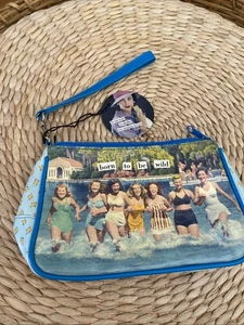 Neu mit Etikett Anne Taintor BORN TO BE WILD Handgelenktasche blau gelb 7,5 x 5 Kosmetik Make-up Tasche - Bild 1 von 13