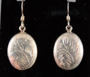 STERLING SILVER Super Sweet DANGLE EARRINGS Oval Etched/Chased Drops VINTAGE - Picture 1 of 3