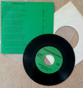 hear RARE CHICAGO KBD PUNK The G.I.'s "Destroyer Of Fun" 45 bloodstains pop IL - Bild 1 von 2