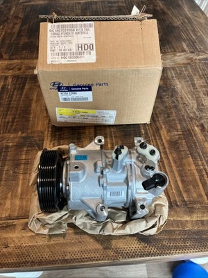 Compresor de aire acondicionado 97701-C2000 OEM Hyundai Sonata (2,0 L, 2,4 L) Foto 1 de 4